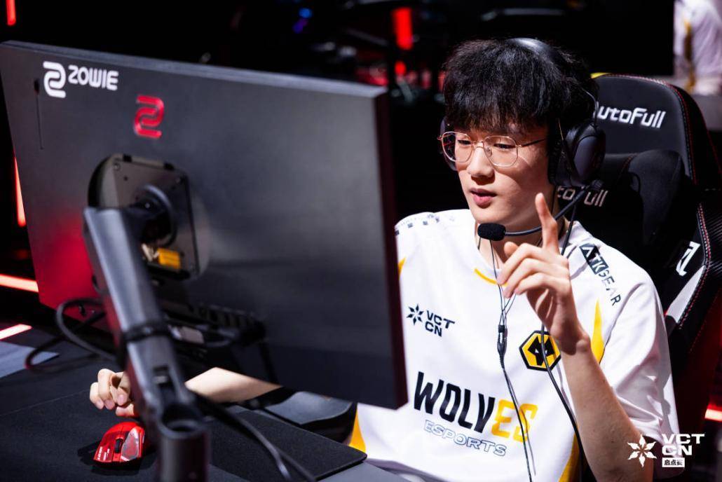 共铸2025-2026CN联赛新辉煌瓦力棋牌游戏傲风电竞椅助力无畏契约！(图2)