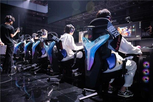 血落幕 傲风见证AL新王加冕 登顶巅峰！瓦力娱乐棋牌英雄联盟职业联赛第二赛段热(图3)